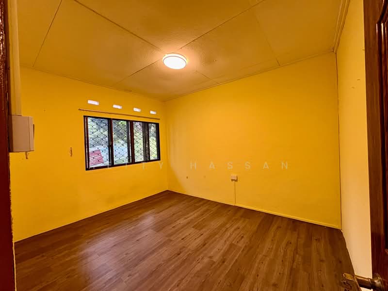 Thomson Garden Estate, Sin Ming Road, 2 Bedrooms, 1,001 sqft, Terraced House For Sale, by Hetty Hassan, 500215408 - Interior - PropertyGuru.com.sg