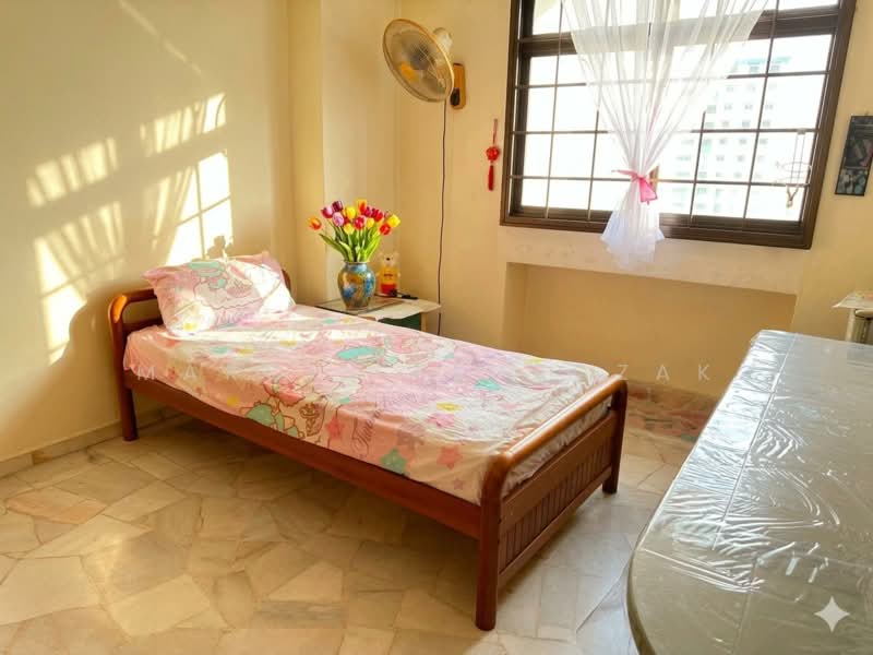 6 Lorong 7 Toa Payoh, 6 Lorong 7 Toa Payoh, Room Rental, 150 sqft, HDB Flat For Rent, by Marcin Florczak, 500215414 - Bedroom - PropertyGuru.com.sg