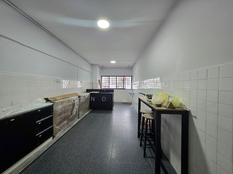 327 Ang Mo Kio Avenue 3, 327 Ang Mo Kio Avenue 3, Room Rental, 150 sqft, HDB Flat For Rent, by Whendi Hong, 500215415 - Kitchen - PropertyGuru.com.sg