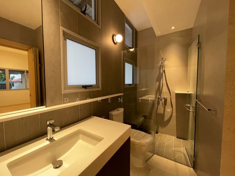 ❤️ Charming & Renovated Single Storey House ❤️, , 4 Bedrooms, 3,000 sqft, Semi-Detached House For Rent, by Darren Teo, 500215418 - Bathroom - PropertyGuru.com.sg