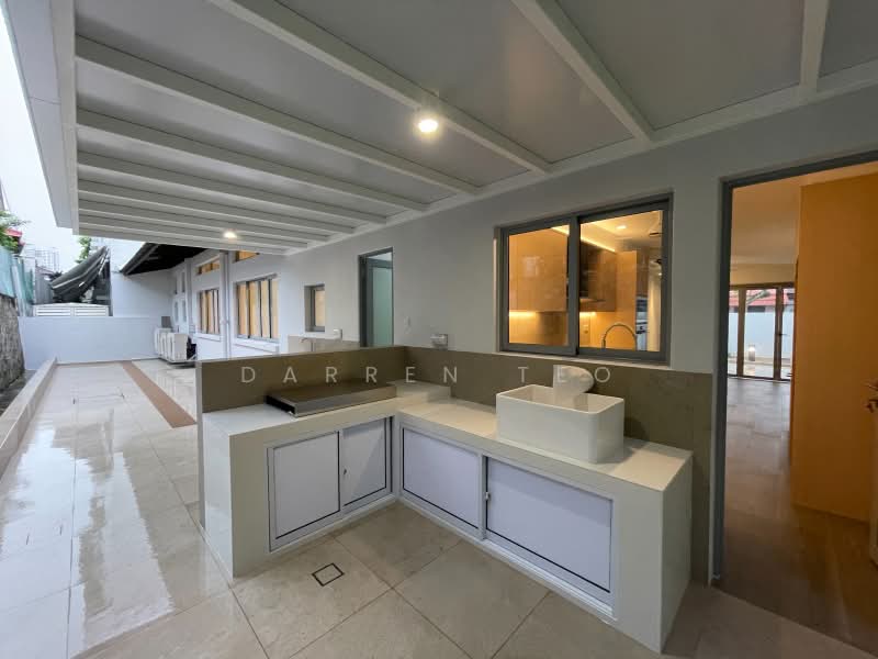 ❤️ Charming & Renovated Single Storey House ❤️, , 4 Bedrooms, 3,000 sqft, Semi-Detached House For Rent, by Darren Teo, 500215418 - Kitchen - PropertyGuru.com.sg
