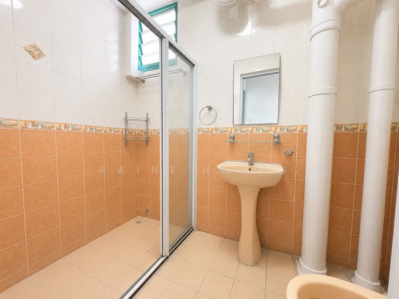 481 Segar Road, 481 Segar Road, 2 Bedrooms, 990 sqft, HDB Flat For Rent, by Raine Huang, 500215421 - Bathroom - PropertyGuru.com.sg