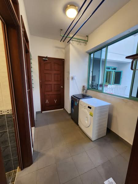 Ballota Park Condo, 152 Mariam Way, 6 Bedrooms, 1,700 sqft, Condominium For Rent, by Jay Ting, 500215422 - Corridor - PropertyGuru.com.sg