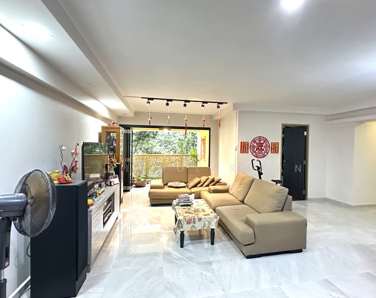 304 Canberra Road, 304 Canberra Road, 4 Bedrooms, 1,518 sqft, HDB Flat For Sale, by Y C Nicholas Pang, 500215429 - Living Room - PropertyGuru.com.sg