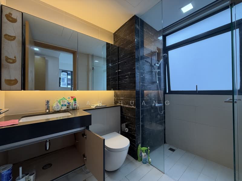 Hedges Park Condominium, 71 Flora Drive, 2 Bedrooms, 760 sqft, Condominium For Rent, by Sean Huang, 500215430 - Bathroom - PropertyGuru.com.sg