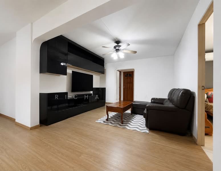 174 Yishun Avenue 7, 174 Yishun Avenue 7, 3 Bedrooms, 1,302 sqft, HDB Flat For Sale, by Richard Tan, 500215453 - Living Room - PropertyGuru.com.sg