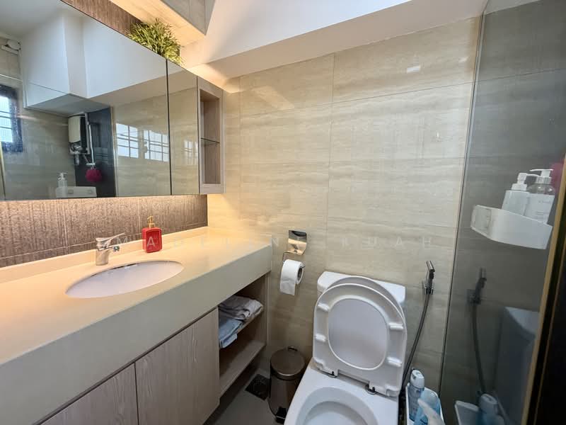 955 Hougang Avenue 9, 955 Hougang Avenue 9, 3 Bedrooms, 1,249 sqft, HDB Flat For Sale, by Madeline Kuah, 500215454 - Bathroom - PropertyGuru.com.sg