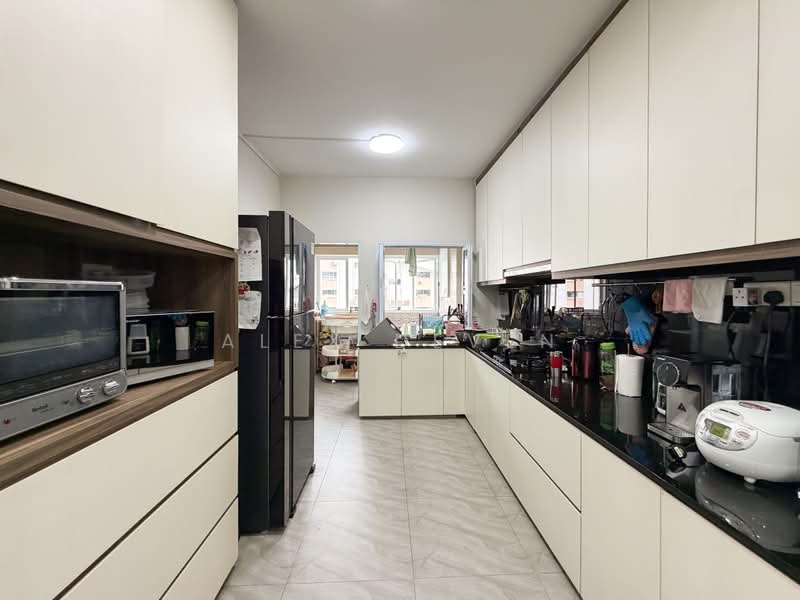137 Potong Pasir Avenue 3, 137 Potong Pasir Avenue 3, 3 Bedrooms, 1,044 sqft, HDB Flat For Rent, by Alex Deven, 500215461 - Kitchen - PropertyGuru.com.sg