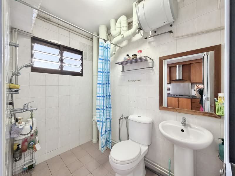 974 Hougang Street 91, 974 Hougang Street 91, 3 Bedrooms, 1,475 sqft, HDB Flat For Sale, by Chan Xi, 500215463 - Bathroom - PropertyGuru.com.sg