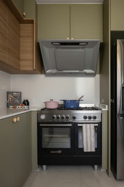 The Cornwall, 2 Cornwall Gardens, 2 Bedrooms, 1,701 sqft, Condominium For Sale, by Valentina Tan, 500215464 - Kitchen - PropertyGuru.com.sg