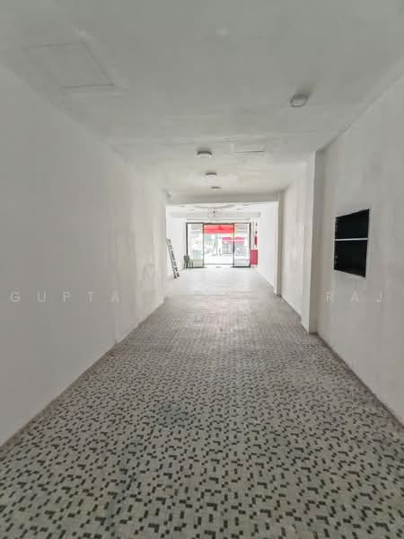 746 north bridge road level 1, , 900 sqft, Shop / Shophouse For Rent, by Gupta Sameer Raj, 500215478 - Entrance - CommercialGuru.com.sg