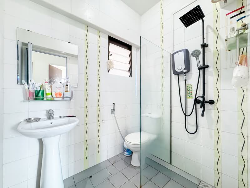 439A Sengkang West Avenue, 439A Sengkang West Avenue, 3 Bedrooms, 1,012 sqft, HDB Flat For Sale, by Keesya Ang, 500215480 - Bathroom - PropertyGuru.com.sg