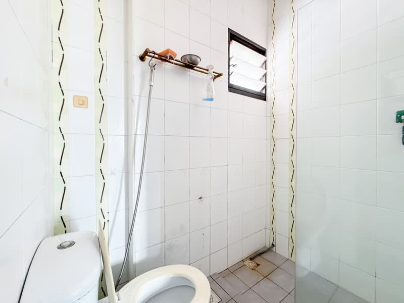 439A Sengkang West Avenue, 439A Sengkang West Avenue, 3 Bedrooms, 1,012 sqft, HDB Flat For Sale, by Keesya Ang, 500215480 - Bathroom - PropertyGuru.com.sg