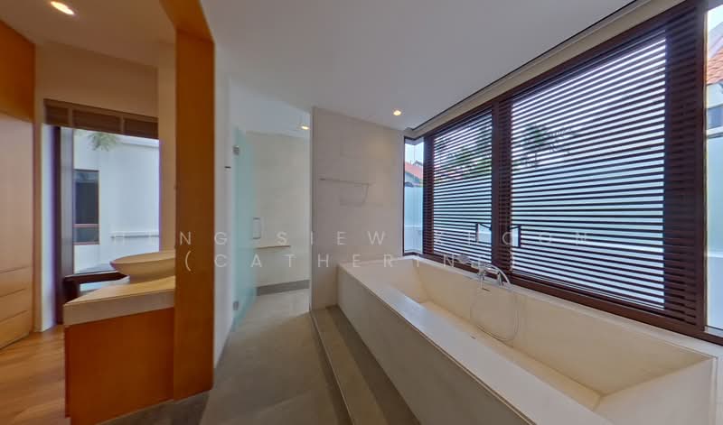 62 Sommerville Road, , 5 Bedrooms, 3,800 sqft, Detached House For Rent, by Heng Siew Khoon (Catherine), 500215503 - Bathroom - PropertyGuru.com.sg