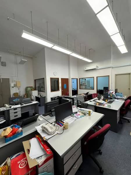 Unity Centre, 51 Bukit Batok Crescent, 915 sqft, Light Industrial (B1) For Sale, by Jeffrey Hun, 500215509 - Interior - CommercialGuru.com.sg