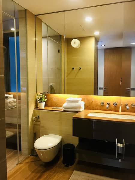 Hilltops, 99 Cairnhill Circle, 3 Bedrooms, 2,056 sqft, Condominium For Sale, by Nicole Teo, 500215513 - Bathroom - PropertyGuru.com.sg