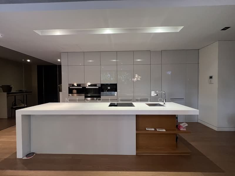 Hilltops, 99 Cairnhill Circle, 3 Bedrooms, 2,056 sqft, Condominium For Sale, by Nicole Teo, 500215513 - Kitchen - PropertyGuru.com.sg