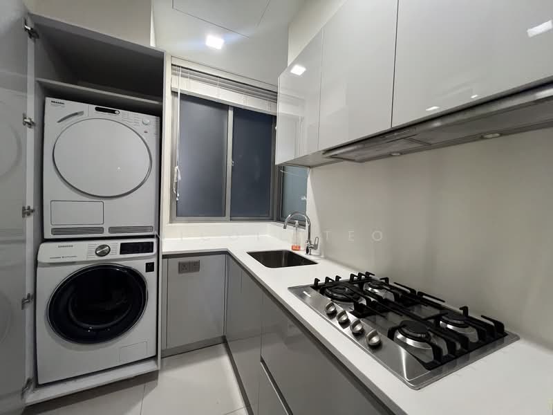 Hilltops, 99 Cairnhill Circle, 3 Bedrooms, 2,056 sqft, Condominium For Sale, by Nicole Teo, 500215513 - Kitchen - PropertyGuru.com.sg
