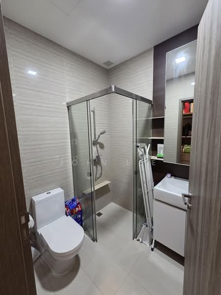 Sky Vue, 1 Bishan Street 15, 2 Bedrooms, 678 sqft, Condominium For Rent, by John Lee, 500215516 - Bathroom - PropertyGuru.com.sg