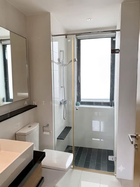 Marina Bay Residences, 18 Marina Boulevard, 2 Bedrooms, 980 sqft, Condominium For Rent, by Anthony Lee, 500215529 - Bathroom - PropertyGuru.com.sg