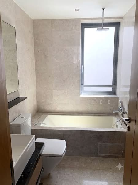 Marina Bay Residences, 18 Marina Boulevard, 2 Bedrooms, 980 sqft, Condominium For Rent, by Anthony Lee, 500215529 - Bathroom - PropertyGuru.com.sg