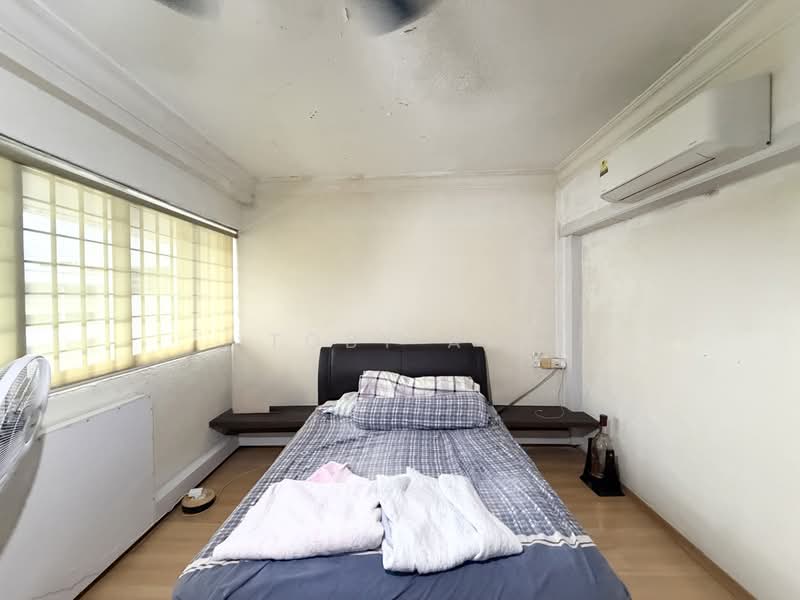 408 Hougang Avenue 10, 408 Hougang Avenue 10, 3 Bedrooms, 1,302 sqft, HDB Flat For Sale, by Toby Aw, 500215533 - Bedroom - PropertyGuru.com.sg