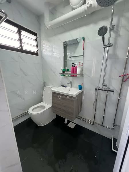 566 Hougang Street 51, 566 Hougang Street 51, 3 Bedrooms, 1,120 sqft, HDB Flat For Sale, by Arniati Binte Asmani, 500215536 - Bathroom - PropertyGuru.com.sg
