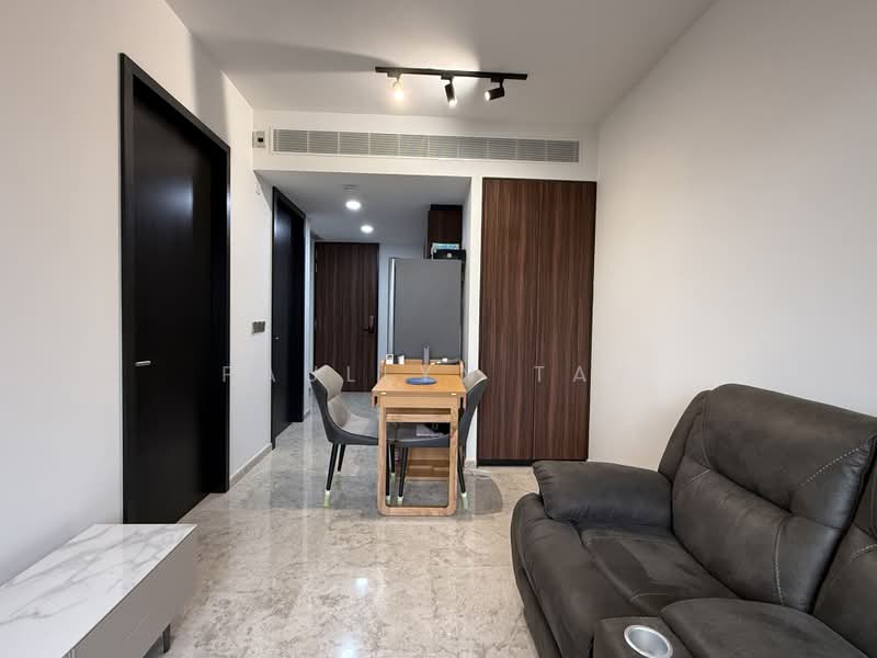 Pullman Residences, 18 Dunearn Road, 1 Bedroom, 463 sqft, Condominium For Rent, by Paullyn Tay, 500215556 - Living Room - PropertyGuru.com.sg