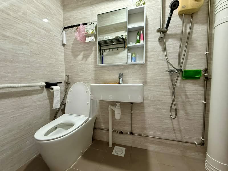 882 Woodlands Street 82, 882 Woodlands Street 82, 3 Bedrooms, 1,302 sqft, HDB Flat For Sale, by Chris Tan, 500215575 - Bathroom - PropertyGuru.com.sg