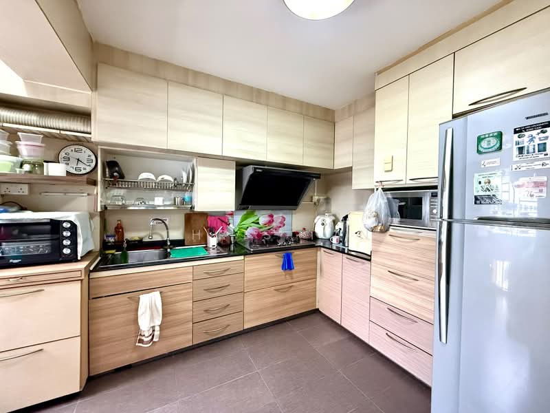 882 Woodlands Street 82, 882 Woodlands Street 82, 3 Bedrooms, 1,302 sqft, HDB Flat For Sale, by Chris Tan, 500215575 - Kitchen - PropertyGuru.com.sg