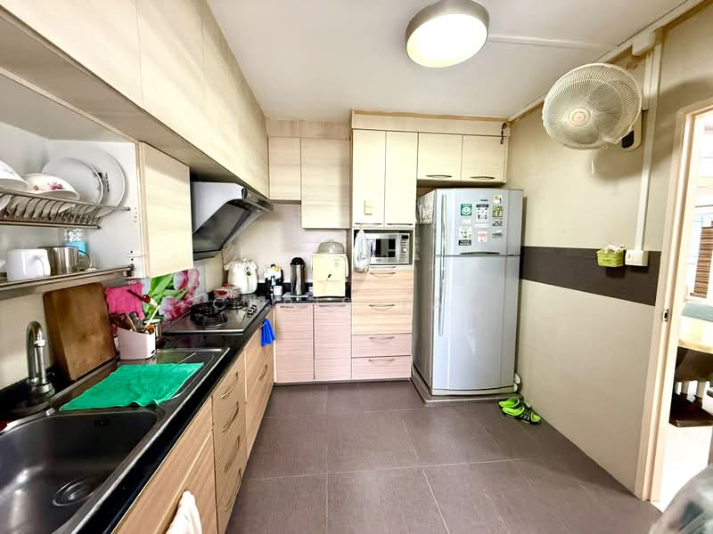 882 Woodlands Street 82, 882 Woodlands Street 82, 3 Bedrooms, 1,302 sqft, HDB Flat For Sale, by Chris Tan, 500215575 - Kitchen - PropertyGuru.com.sg