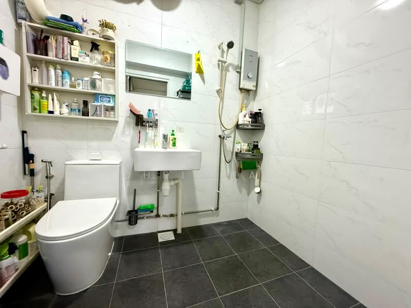 882 Woodlands Street 82, 882 Woodlands Street 82, 3 Bedrooms, 1,302 sqft, HDB Flat For Sale, by Chris Tan, 500215575 - Bathroom - PropertyGuru.com.sg