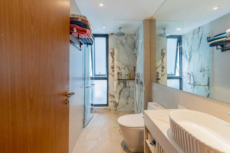 Waterbank at Dakota, 84 Dakota Crescent, 3 Bedrooms, 1,281 sqft, Condominium For Sale, by Daron Ang, 500215576 - Bathroom - PropertyGuru.com.sg