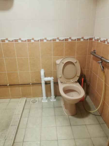 98 Bedok North Avenue 4, 98 Bedok North Avenue 4, 3 Bedrooms, 1,291 sqft, HDB Flat For Sale, by Lim Y X, 500215581 - Bathroom - PropertyGuru.com.sg