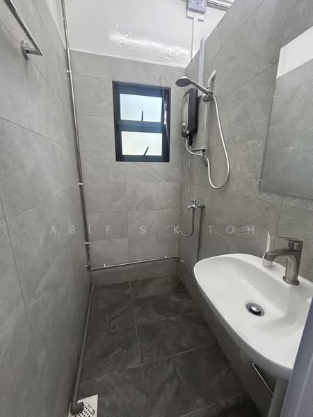 4 Mins Walk to 🔴 Farrer Park MRT ( Exit I ) / 🔵 City Square Mall, ★ QUEEN Bed Common Room ★ No Owner  ★ 123C Kitchener Road, S(208512), Room Rental, 100 sqft, Walk-up Apartment For Rent, by Able S.K Toh, 500215595 - Bathroom - PropertyGuru.com.sg
