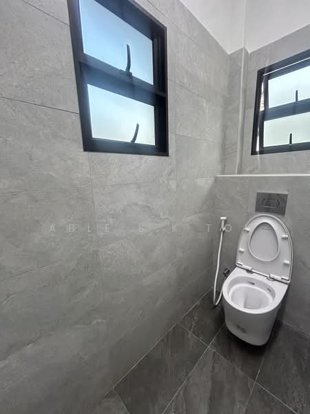 4 Mins Walk to 🔴 Farrer Park MRT ( Exit I ) / 🔵 City Square Mall, ★ QUEEN Bed Common Room ★ No Owner  ★ 123C Kitchener Road, S(208512), Room Rental, 100 sqft, Walk-up Apartment For Rent, by Able S.K Toh, 500215595 - Bathroom - PropertyGuru.com.sg