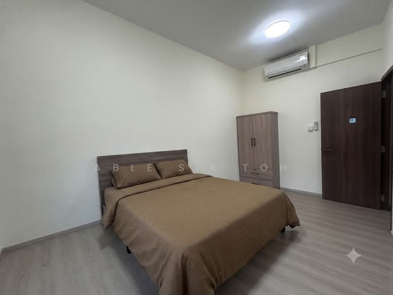 4 Mins Walk to 🔴 Farrer Park MRT ( Exit I ) / 🔵 City Square Mall, ★ QUEEN Bed Common Room ★ No Owner  ★ 123C Kitchener Road, S(208512), Room Rental, 100 sqft, Walk-up Apartment For Rent, by Able S.K Toh, 500215595 - Bedroom - PropertyGuru.com.sg