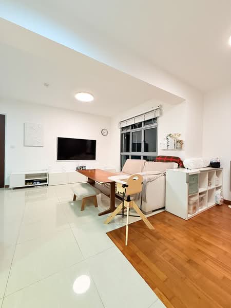 32 Margaret Drive, 32 Margaret Drive, 2 Bedrooms, 667 sqft, HDB Flat For Sale, by Esther Zou, 500215596 - Living Room - PropertyGuru.com.sg