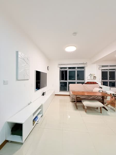 32 Margaret Drive, 32 Margaret Drive, 2 Bedrooms, 667 sqft, HDB Flat For Sale, by Esther Zou, 500215596 - Living Room - PropertyGuru.com.sg
