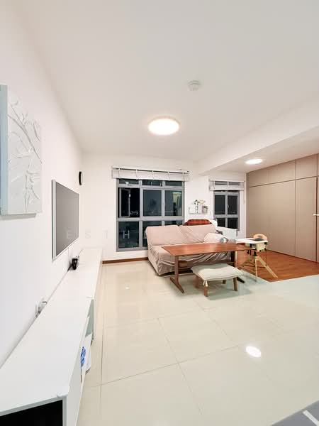 32 Margaret Drive, 32 Margaret Drive, 2 Bedrooms, 667 sqft, HDB Flat For Sale, by Esther Zou, 500215596 - Living Room - PropertyGuru.com.sg