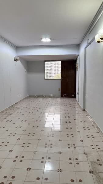 107 Yishun Ring Road, 107 Yishun Ring Road, 2 Bedrooms, 872 sqft, HDB Flat For Sale, by Joanne Chia 谢诗琳, 500215618 - Living room - PropertyGuru.com.sg
