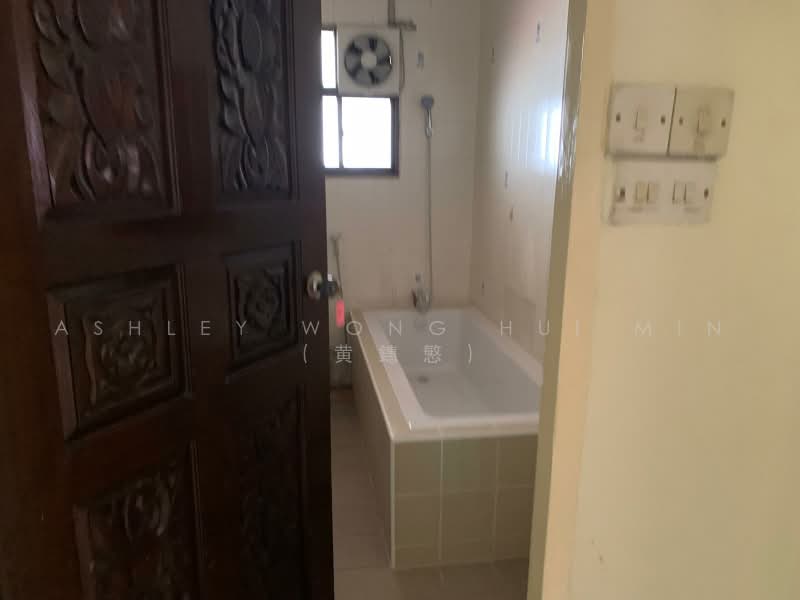 For rebuilding in Orchard, Paterson Hill Angullia Park Jalan Arnap Jalan Tupai One Tree Hill Jalan Kelawar Tomlinson Road, 6 Bedrooms, 7,000 sqft, Detached House For Sale, by Ashley Wong Hui Min (黄鏸慜), 500215619 - Bathroom - PropertyGuru.com.sg