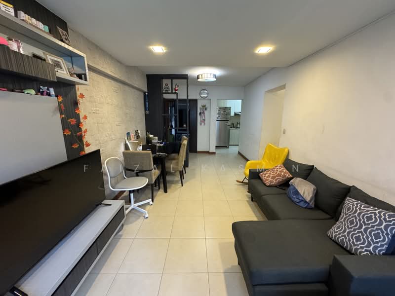 302B Punggol Place, 302B Punggol Place, 3 Bedrooms, 1,001 sqft, HDB Flat For Sale, by Faizal Kasmin, 500215623 - Living Room - PropertyGuru.com.sg