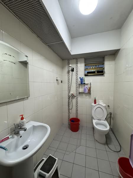 302B Punggol Place, 302B Punggol Place, 3 Bedrooms, 1,001 sqft, HDB Flat For Sale, by Faizal Kasmin, 500215623 - Bathroom - PropertyGuru.com.sg