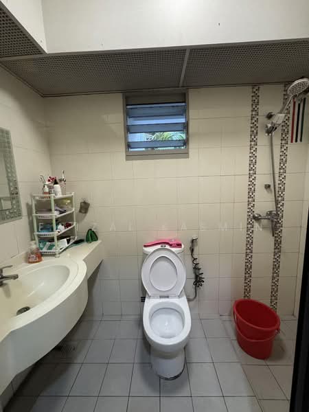 302B Punggol Place, 302B Punggol Place, 3 Bedrooms, 1,001 sqft, HDB Flat For Sale, by Faizal Kasmin, 500215623 - Bathroom - PropertyGuru.com.sg