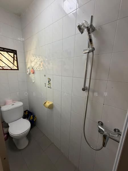 Thomson Garden Estate, , 2 Bedrooms, 650 sqft, Corner Terrace For Rent, by Toby Cai 蔡稚享, 500215627 - Bathroom 1 - PropertyGuru.com.sg