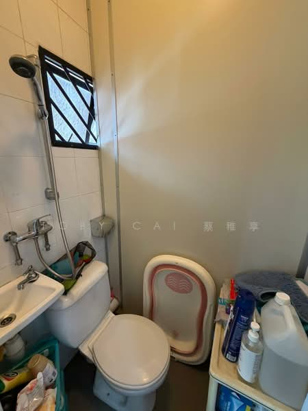 Thomson Garden Estate, , 2 Bedrooms, 650 sqft, Corner Terrace For Rent, by Toby Cai 蔡稚享, 500215627 - Bathroom 2 - PropertyGuru.com.sg