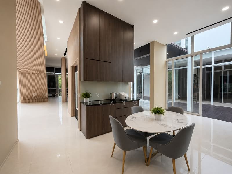 3.5 Storey Modern beach facing detached with lift . Cheap bungalow under 4million, Pasir Ris / Tampines, 6 Bedrooms, 8,000 sqft, Detached House For Sale, by Phoenix Tan Feng Huang, 500215633 - Kitchen - PropertyGuru.com.sg