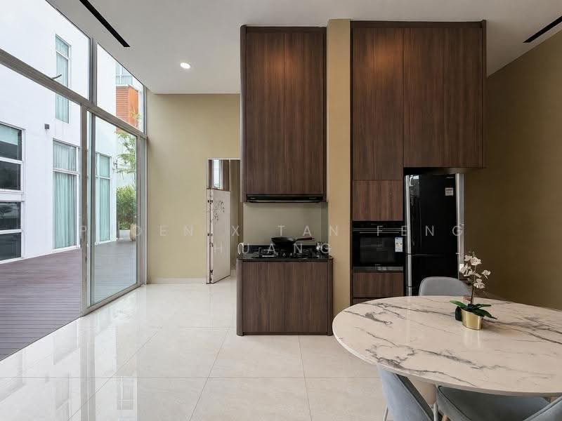 3.5 Storey Modern beach facing detached with lift . Cheap bungalow under 4million, Pasir Ris / Tampines, 6 Bedrooms, 8,000 sqft, Detached House For Sale, by Phoenix Tan Feng Huang, 500215633 - Kitchen - PropertyGuru.com.sg