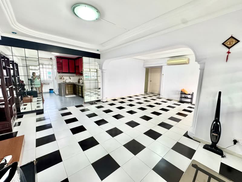 635 Pasir Ris Drive 1, 635 Pasir Ris Drive 1, 3 Bedrooms, 1,119 sqft, HDB Flat For Sale, by Sherlyn Goh, 500215634 - Living Room - PropertyGuru.com.sg